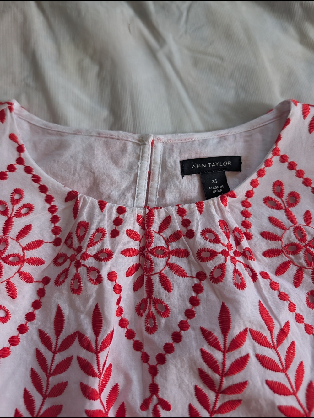 Ann Taylor Red White Floral Eyelet Dress Tie Waist Short Sleeve Dress Sz XS - Picture 6 of 12